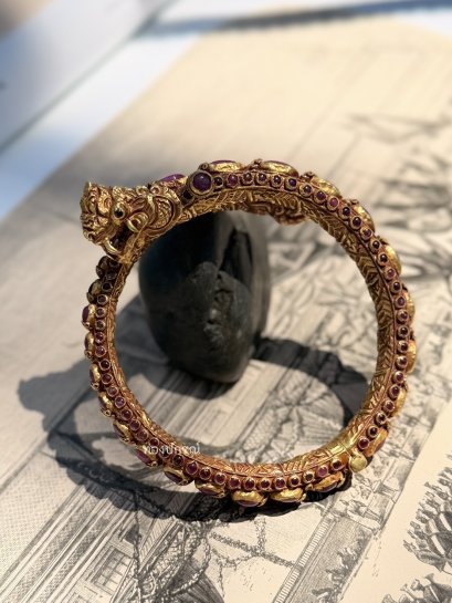 นาคาภรณ์: จากมรดกแห่งอำนาจ สู่สมดุลแห่งจิตวิญญาณบนข้อมือ