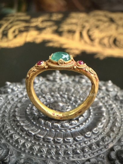แหวนทองโบราณเขี้ยวมรกต ขนาดนิ้วมือประมาณ 59