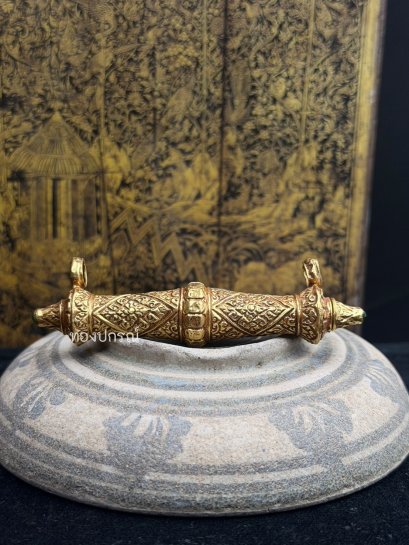 ตะกรุดทองโบราณสลักลวดลายไทยโบราณ
