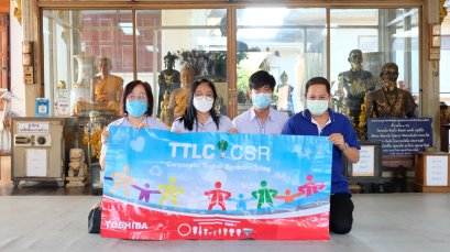 Thai Toshiba Lighting Co., Ltd. donated lamps and drinking water to flood-affected temples.