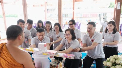 นำหลอดไฟถวายแก่วัด จำนวน 9 วัด ในจังหวัดปทุมธานี