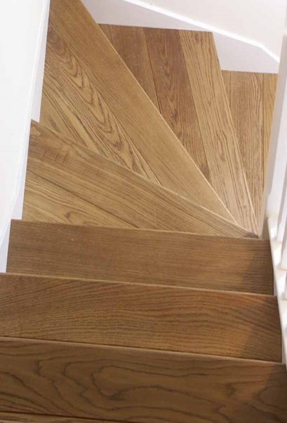 ลูกนอนอบันไดไม้โอ๊คเอ็นจิเนียร์(ทำสี)ปิดผิวไม้จริงโอ๊ค