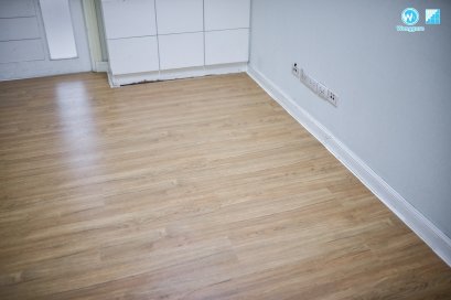 การปูพื้นไม้ลามิเนตทับพื้นเดิม โดยไม่รื้อบัวเดิม