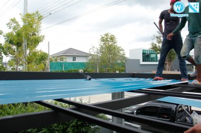 หลังคาเมทัลชีท BLUESCOPE Colorbond ซ่อนรางน้ำฝนสแตนเลส กับงานหลังคาโรงรถสไตล์โมเดิร์น