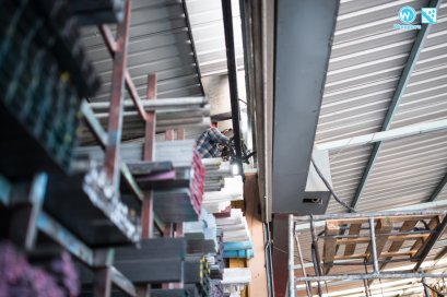 การติดตั้งรางน้ำสแตนเลสสั่งผลิตขนาดพิเศษ งานโกดังเก็บสินค้า