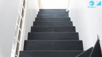 ติดตั้งลูกนอนบันไดกันปลวก Wood Cement Board แก้ปัญหาปลวกกินบันได