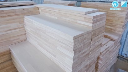 เยี่ยมชมโรงงานผลิตลูกนอนบันไดไม้ยางพาราประสานทำสี