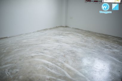 กระเบื้องยางลายไม้ระบบปูกาว กับขั้นตอนการปรับพื้นแบบขัดมัน