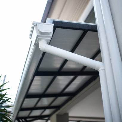 รางน้ำฝนไวนิล WINDSOR ช่วยแก้ปัญหาน้ำไหลกระเด็นออกนอกรางได้