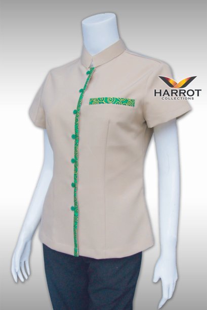 เสื้อแม่บ้าน สีครีม คอจีน กุ๊นผ้าลายสีเขียว