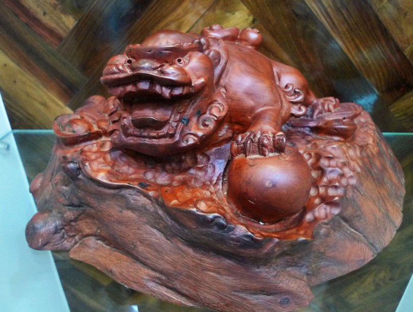 งานไม้แกะสลัก