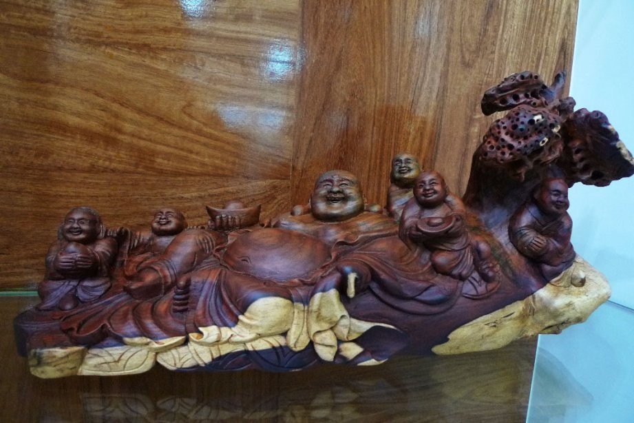 งานไม้แกะสลัก