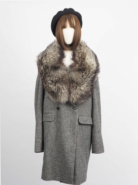 เช่าเสื้อโค้ทผู้หญิง รุ่น  Fox Fur collar Rocky Road Pin Check Coat	2009GCL825FABR1
