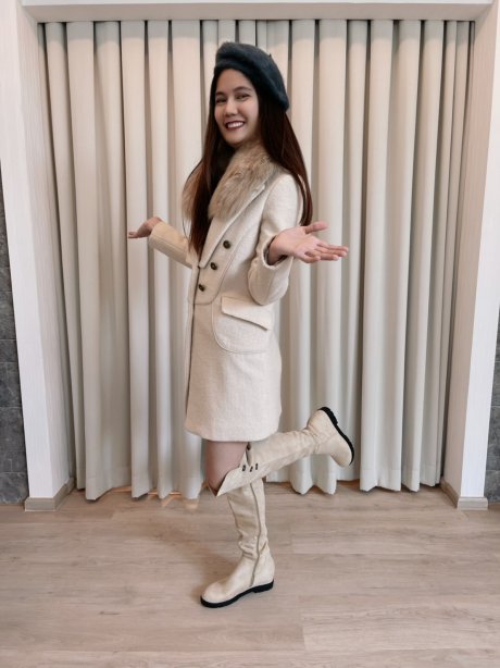 เช่าเสื้อโค้ทผู้หญิง รุ่น  Chantilly Lace Faux Fur Coat  0908GCL487FACRM1
