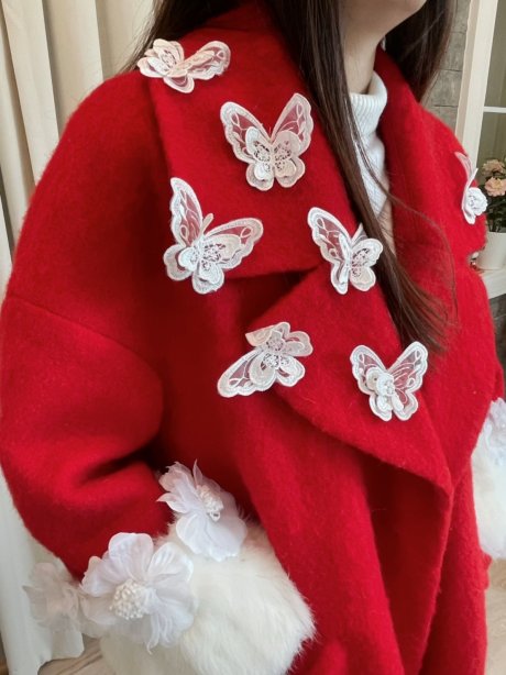 เช่าเสื้อโค้ทผู้หญิง  รุ่น  *** Limited Edition ***  Red Dragon Double Breasted Coat	2101UCL907FARE1