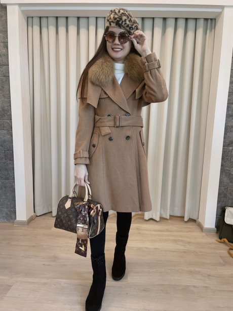 เช่าเสื้อโค้ทผู้หญิง รุ่น  Fox Fur collar Pine Cone Cape Coat  2006GCL723FABR1