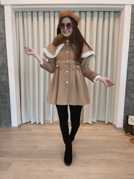 *** Limited Edition  เช่าเสื้อโค้ทผู้หญิง รุ่น  Fox Fur collar Pine Cone Cape Coat  2006GCL756FABR1