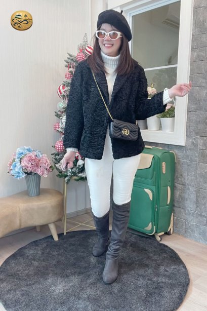 เช่าเสื้อโค้ทผู้หญิง  รุ่น  Mantilla Comb Faux Fur Coat	2103GCF1026FABK1