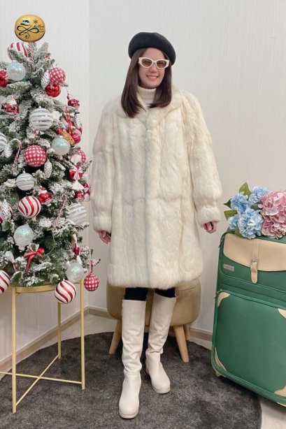 เช่าเสื้อโค้ทผู้หญิง  รุ่น Navajo White Fur Coat	2103GCF1006FACR1