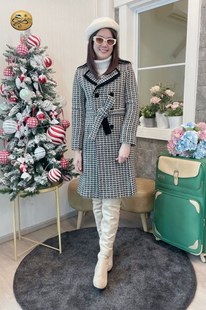 เช่าเสื้อโค้ทผู้หญิง  รุ่น Black and White Plaid Single Breasted Coat	2107CL1199FAMX1