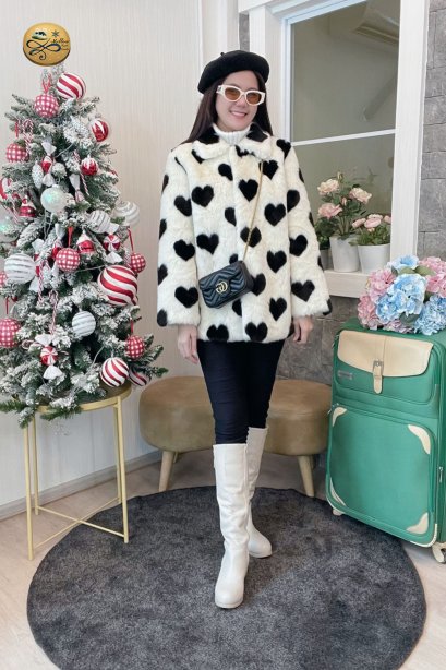 เช่าเสื้อกันหนาว รุ่น Heartbeat Black Sweet Faux Fur Coat	2107GCF1376FACR1