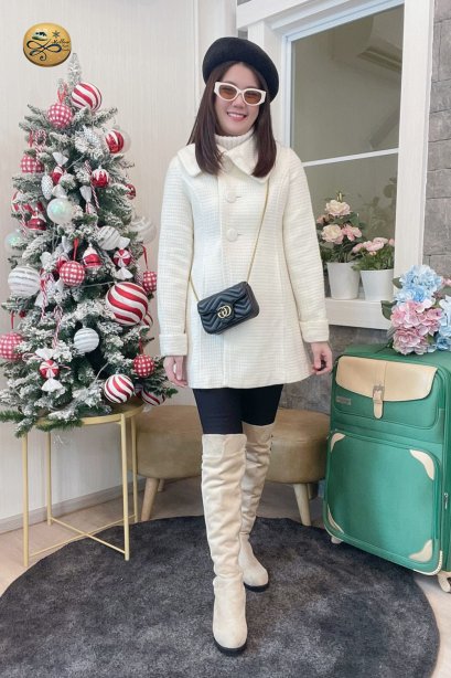 เช่าเสื้อโค้ทผู้หญิง รุ่น  Beau White Top Coat	2209GCL1998FACR1