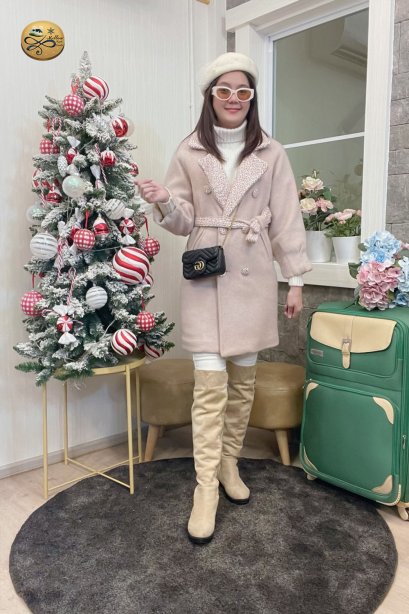 เช่าเสื้อโค้ทผู้หญิง รุ่น Faux Mink Fluffy Dover White Straight Coat	905GCL416FAPKS1