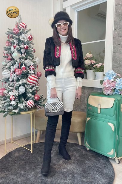 เช่าเสื้อโค้ทผู้หญิง  รุ่น  French Beret Fur Jacket	2101GCF943FABK1