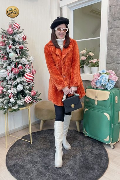 เช่าเสื้อโค้ทผู้หญิง  รุ่น Salamander Orange Faux Fur Coat	2101GCF969FAOR1