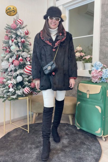 เช่าเสื้อโค้ทผู้หญิง  รุ่น French Beret Fur Jacket	2101GCF974FABK1