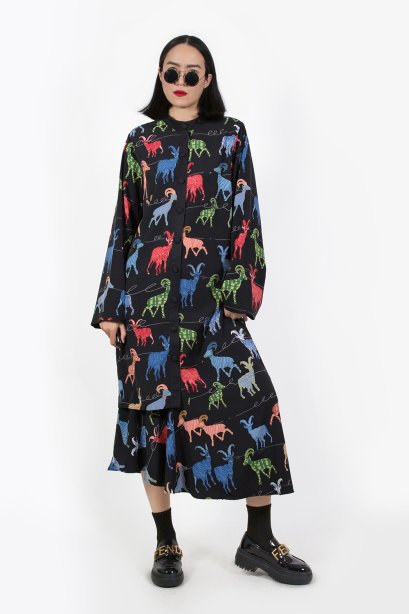 เดรสยาวคอปีน ทรงป้าย ชายระบายเฉลียง ลายพิมพ์แกะบิ๊กฮอร์น - ORIENTAL BREEZE WRAP DRESS (BIGHORN SHEEP)