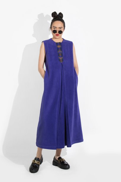 VIOLET VELVET MINIMAL DRESS -  เดรสผ้าสักกะหลาดเนื้อสัมผัสกำมะหยี่ สีม่วง