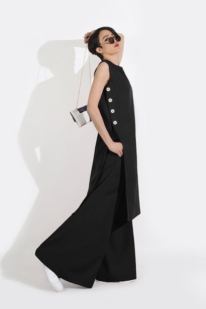  MODERN ORIENTAL MUSE SET - ชุดเซ็ทสีดำ เสื้อยาวติดกระดุมข้าง กับกางเกงขาบานจัด งานมินิมอล สไตล์เวียดนาม