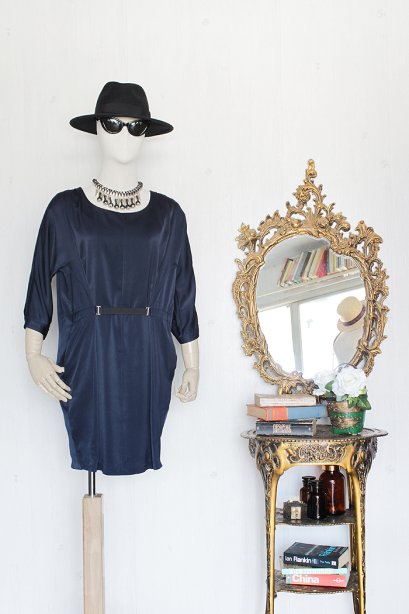 เดรสวินเทจ สไตล์ญี่ปุ่น ผ้าซาติน สีกรมท่า