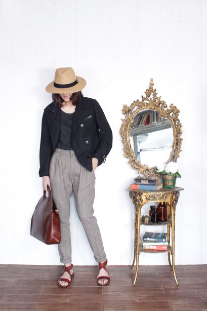 สตรีทแฟชั่น กางเกง ผ้าวูล สีน้ำตาล ดีเทลตัดต่อ มีกระเป๋า