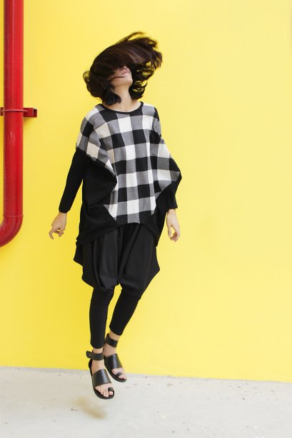 สตรีทแฟชั่น เสื้อยืดตัวโคร่ง ลายตารางสีขาว-ดำ