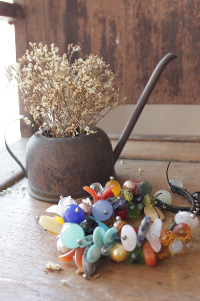 เครื่องประดับ สร้อยคอเชือกถักสีดำตกแต่งหินหลากสี