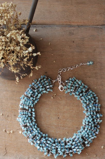 เครื่องประดับ สร้อยคอคริสตัลเหลี่ยมโทนสีฟ้า