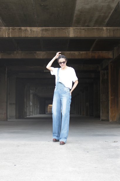 สตรีทแฟชั่น ชุดเอี๊ยมเดนิมขายาว แบรนด์ “OPT JEANS”