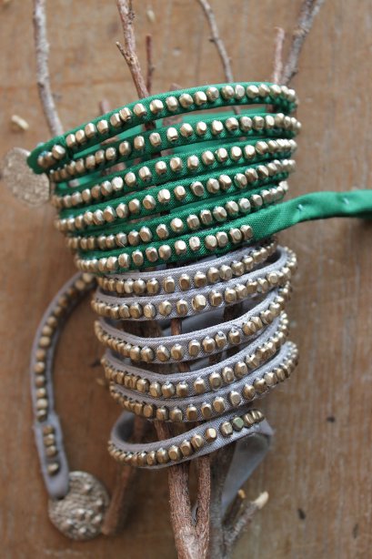 เครื่องประดับ สร้อยข้อมือเชือกไหมจีน ปักลูกปัดเงิน