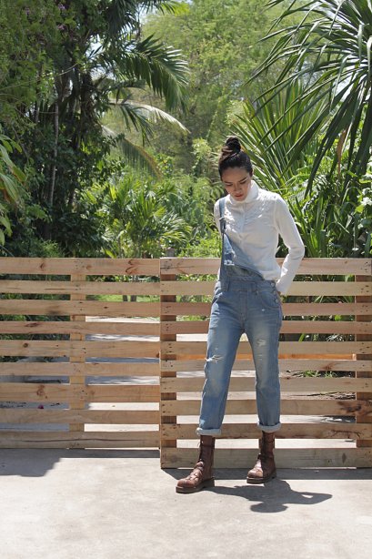 สตรีทแฟชั่น เสื้อเชิ๊ต สีขาว ตกแต่งโครเชต์ถัก