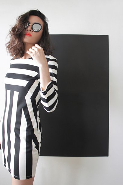 สตรีทแฟชั่น  มินิเดรส ลายทางตัดต่อทรงเรขาคณิต H&amp;M