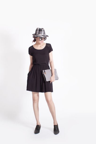 สตรีทแฟชั่น มินิเดรส สีดำ by DIVIDED H&amp;M