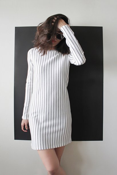สตรีทแฟชั่น  มินิเดรส ผ้ายืดลายทางลง WLS