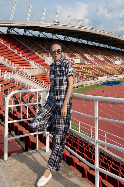 สตรีทแฟชั่น จั๊มป์สูท oversize ขายาว ลายตารางดำ-เทา-ขาว