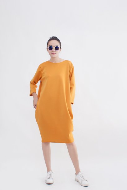 สตรีทแฟชั่น เดรส oversized สีมัสตาร์ด by WLS