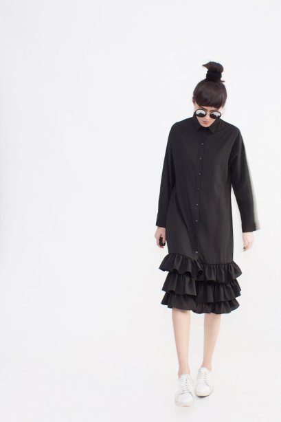 สตรีทแฟชั่น Oversized Black Ruffle Dress by WLS