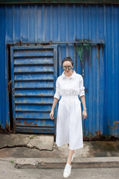 สตรีทแฟชั่น จั๊มป์สูทคอเชิ๊ต ขาบานสีขาว Super Oversized by WLS