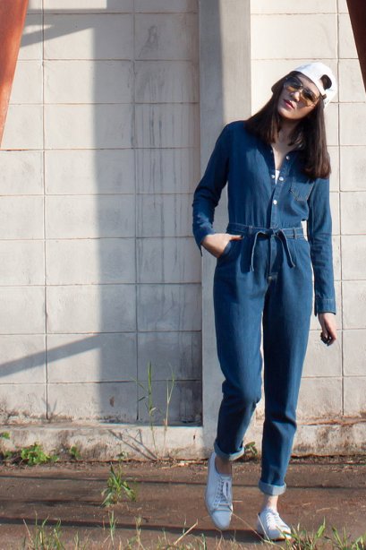 สตรีทแฟชั่น จั๊มป์สูทเดนิม เอวสูง ผูกเอว  by WLS