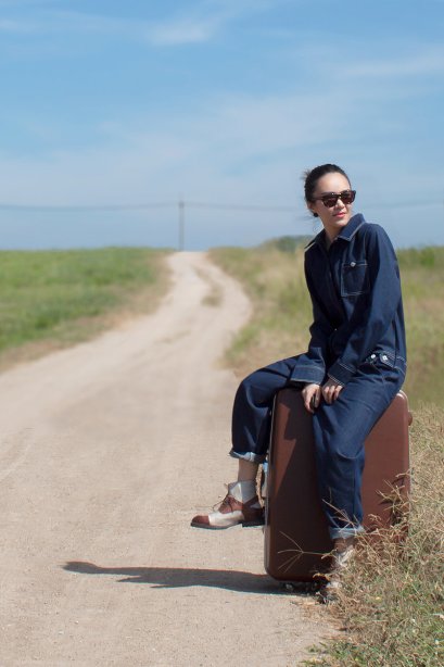 สตรีทแฟชั่น จั๊มป์สูทเดนิม แบบไม่ฟอก oversize  by WLS